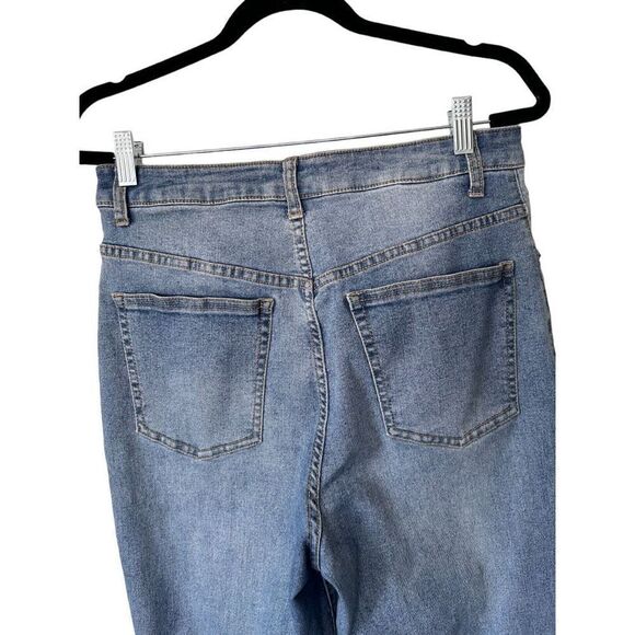 BCBgeneration Light Wash Cropped Cuffed Stretch High-Rise Jeans size 30 - Picture 9 of 12